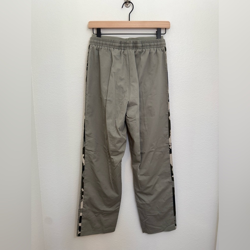 NEW adidas Essentials Camo-Print 3-Stripes Twill Pants XS - Picture 5 of 11